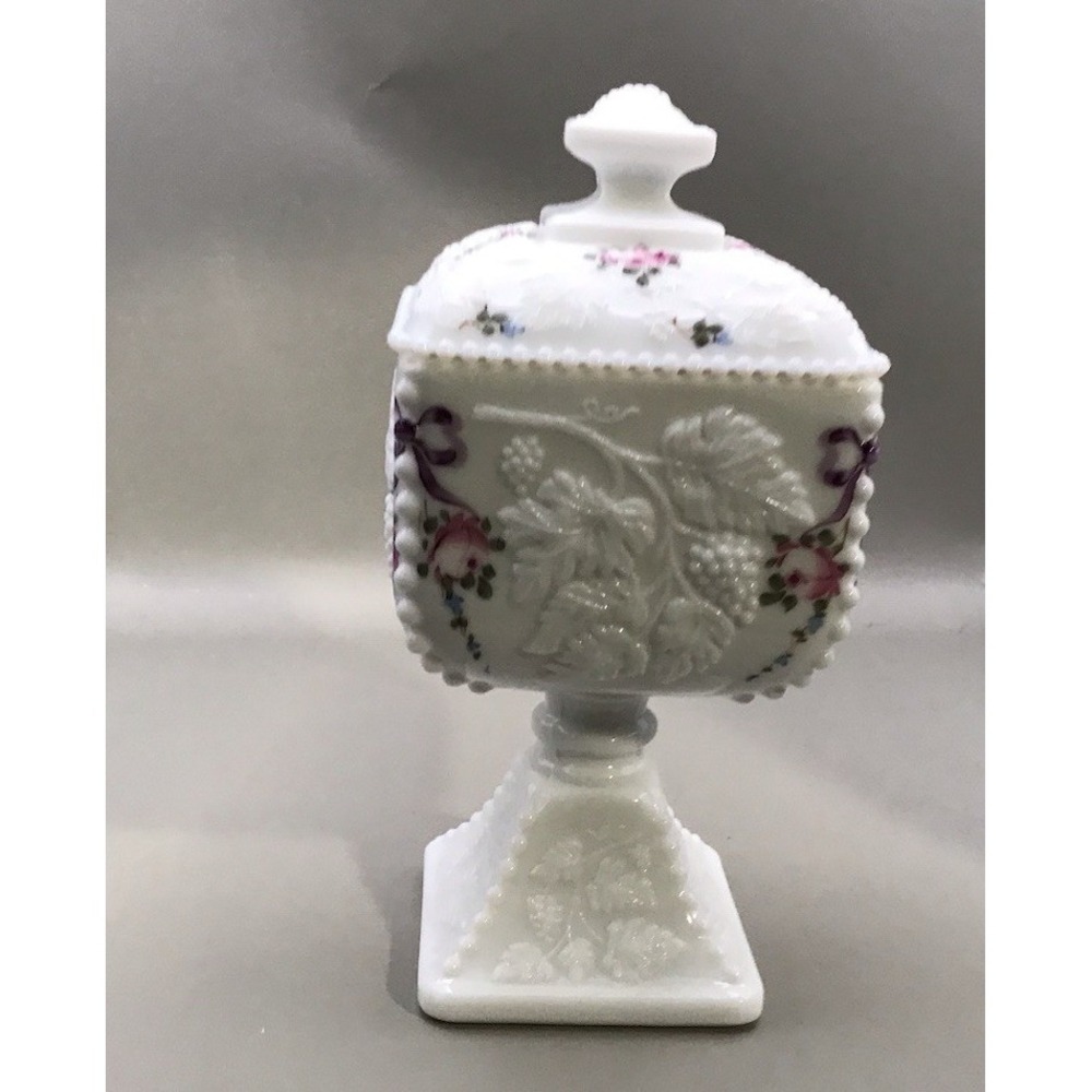 Westmoreland‎ Vintage Milk Glass Beaded Edge Covered Dish Wedding Cake Gift
